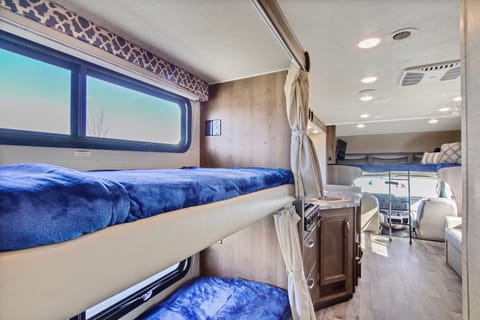 2019 Luxury Jayco Redhawk with BUNK BEDS Vehículo funcional in Nampa