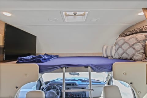 2021 Luxury Thor Chateau (BUNK BEDS) Drivable vehicle in Nampa