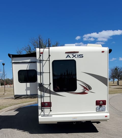 2019 Thor Motor Coach Axis 27.7 Drivable vehicle in Rockwall