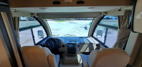 2019 Thor Motor Coach Axis 27.7 Drivable vehicle in Rockwall