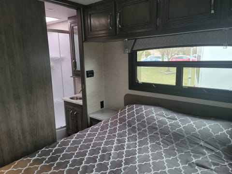 Jason & Gina's Jayco prestige Drivable vehicle in Brampton