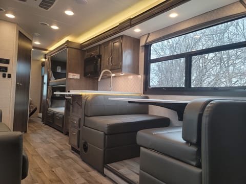 Jason & Gina's Jayco prestige Drivable vehicle in Brampton