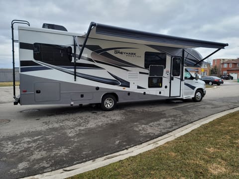 Jason & Gina's Jayco prestige Drivable vehicle in Brampton