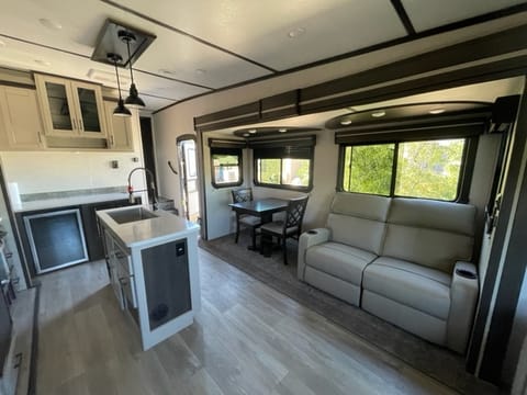 2021 Crossroads RV Cruiser Aire--Spacious, Beautiful and Immaculate Tráiler remolcable in Anthem