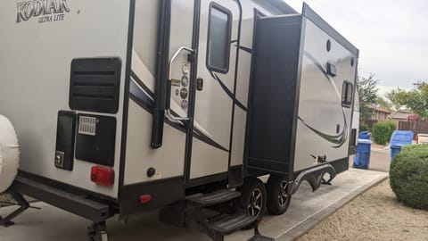 Dutchmen Kodiak Ultra Lite Towable trailer in Avondale