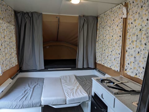 Explore Nature with a 1988 Jayco Jay Series Ziehbarer Anhänger in Saint Paul
