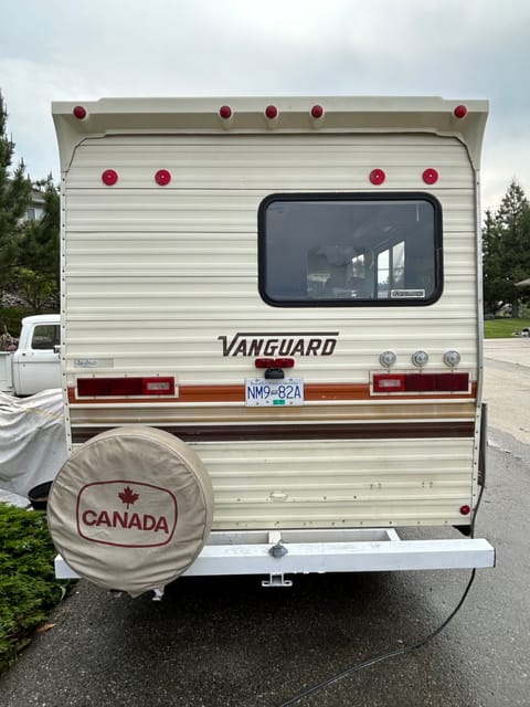 "Short Bus" Vanguard MV 1800 , 20 ft.'s for four ? Easy Drive! Fun Fun Fun Vehículo funcional in Kamloops