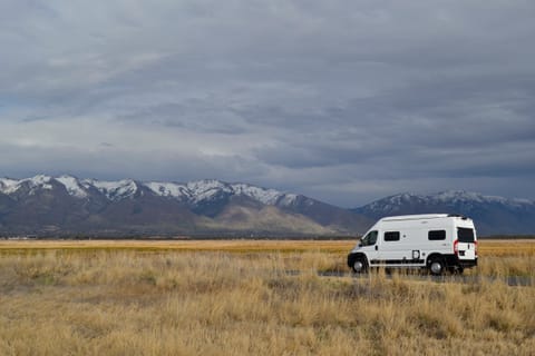 Free Paddle Board w/rental! 100 Miles free/day! 18+MPG. Stocked Kitchen Drivable vehicle in Layton