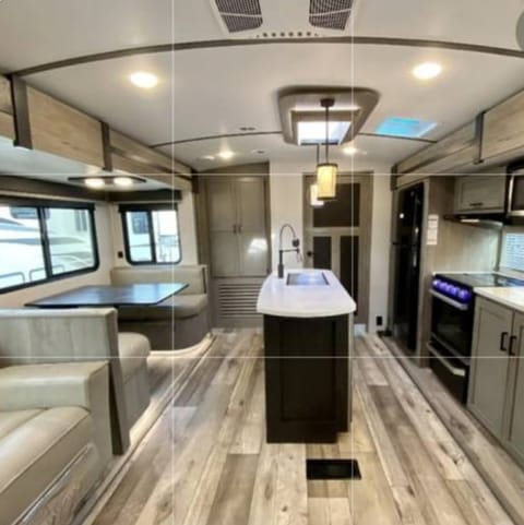 2021 LUXURY Modern Farmhouse style travel trailer Ziehbarer Anhänger in Santa Rosa