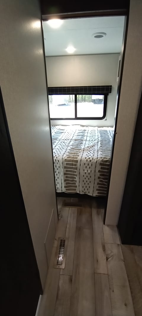 2022 Sportsman 330 Double Bedroom Towable trailer in Vestavia Hills