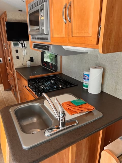 2008 Itasca Cambria 30 foot Class C Motorhome Drivable vehicle in Sonoma County