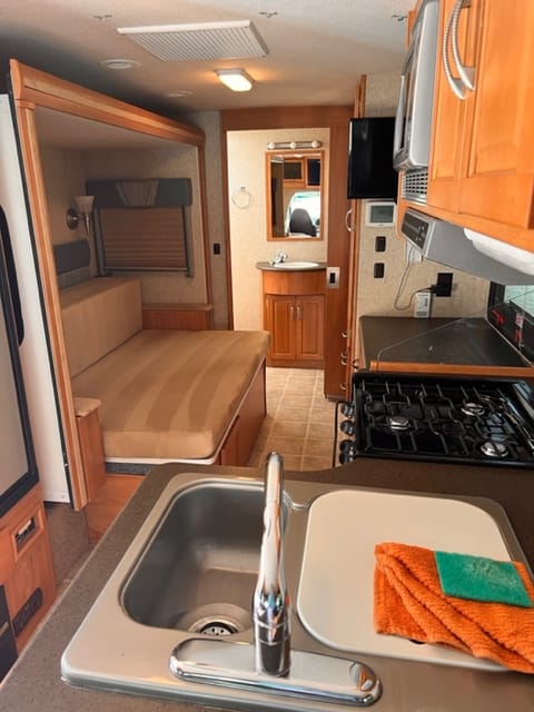 2008 Itasca Cambria 30 foot Class C Motorhome Drivable vehicle in Sonoma County