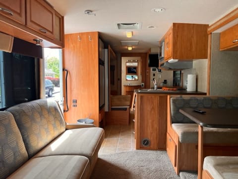 2008 Itasca Cambria 30 foot Class C Motorhome Drivable vehicle in Sonoma County