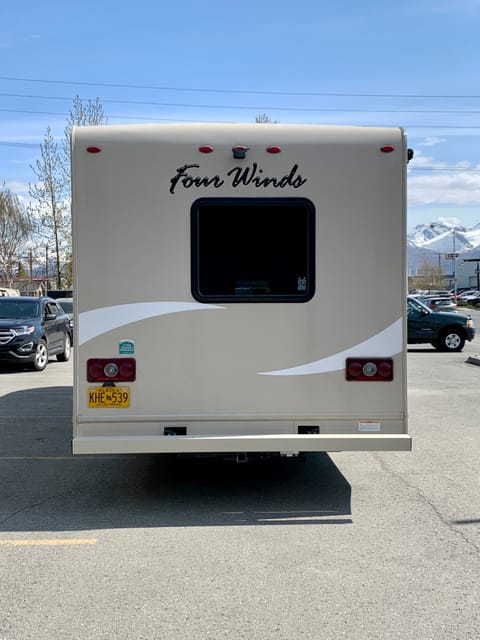 HECTOR - 2018 Thor Motor Coach Four Winds Bunkhouse Vehículo funcional in Anchorage