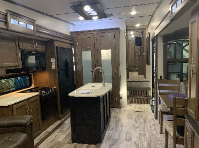 2019 Keystone RV Cougar Fifth Wheel Towable trailer in Florissant