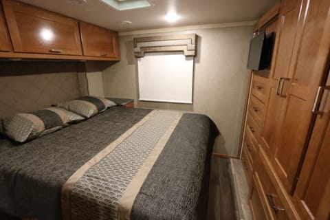 2017 Winnebago Minnie Winnie-Perfect Family Rig! Drivable vehicle in Eugene