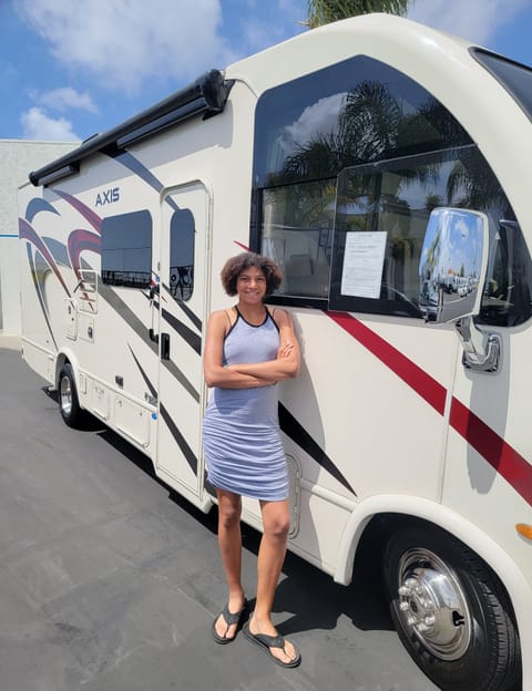 Val is excited to walk you through our Glam RV. 