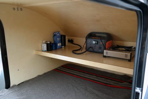 Every DoDrop and DoDrop ALPHA comes equipped with a 500W Jackery Power Station. Such a simple solution to traditional battery systems. Add a solar panel for longer trips and you'll have the power of the sun! 