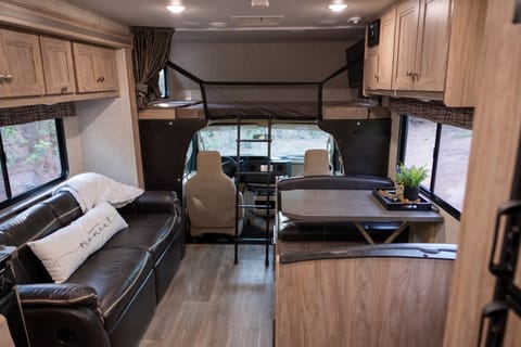 Paradise on Wheels! Sunseeker with Bunkhouse Drivable vehicle in South Gulf Cove