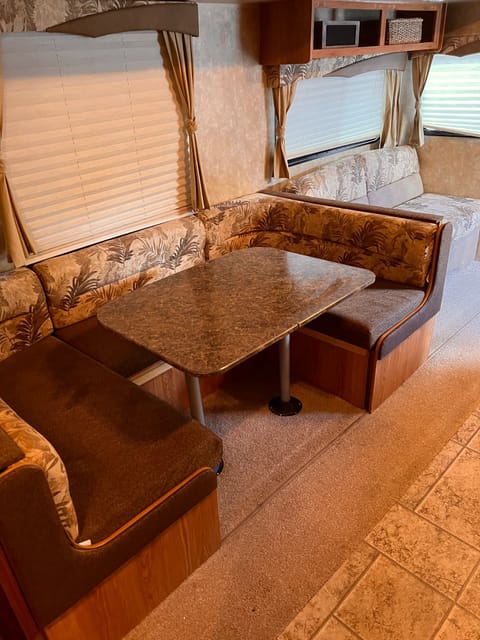 2010 Jayco Jay Flight with two sets of bunks! Drivable vehicle in Bismarck