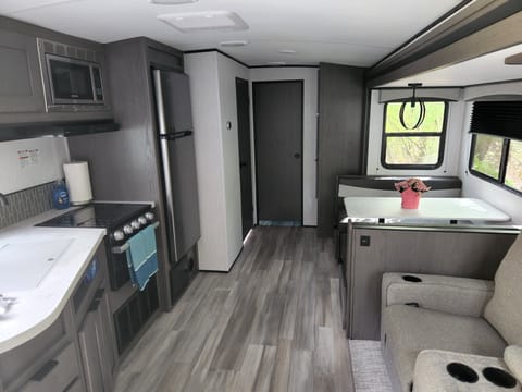 2022 Cruiser Embrace el280 Towable trailer in Seabrook