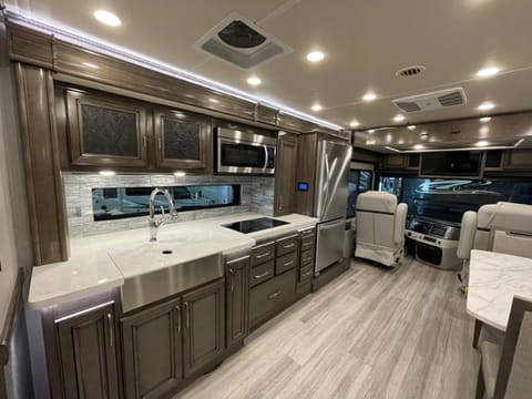 2022 Fleetwood Frontier 36SS Drivable vehicle in Kettering