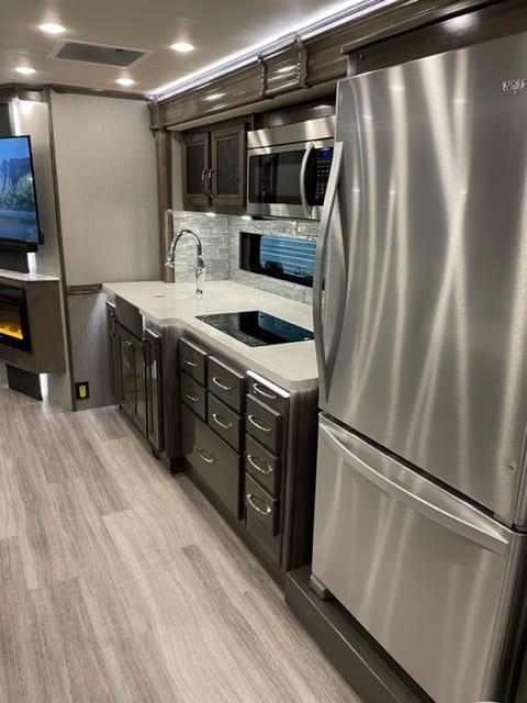 2022 Fleetwood Frontier 36SS Drivable vehicle in Kettering