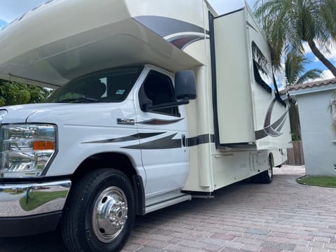 2017 Jayco Redhawk 29 XK Like New only 8K miles. Drivable vehicle in South Miami