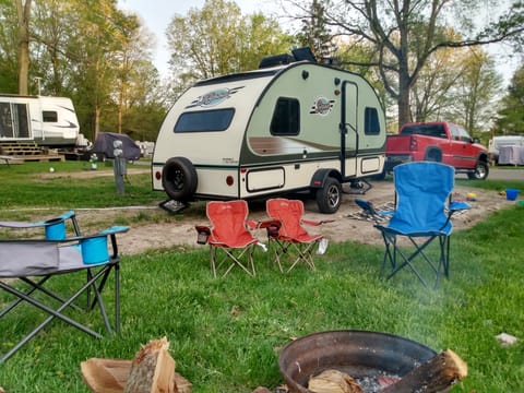 Cute, Pet-Friendly Getaway for 2-4 Campers (2015 R-Pod) - 2,500 lbs. Towable trailer in Kentwood