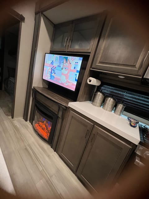 GLAMPING For the Family* 2021 Grand Design Solitude S-Class. Large Family A Towable trailer in Burleson