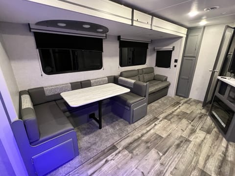 2022 Crossroads Volante With bunkhouse, king bed and 2 bathrooms! Rimorchio trainabile in Siloam Springs