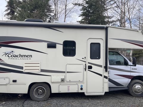 2019 Coachmen Freelander21' RS. Very roomy for its size! Vehículo funcional in Spenard
