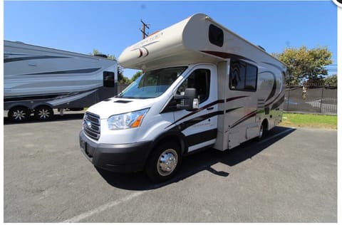 Compact RV 24ft, easy to maneuver in HD 350 FORD chasis.