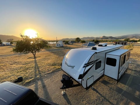 2022 Starcraft Super Lite 261BH Towable trailer in Visalia