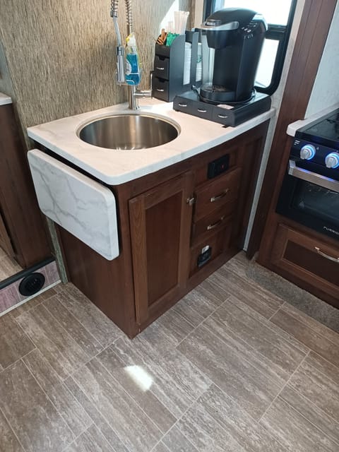 C-108 Forest River Sunseeker 3250DSLE(2019) Drivable vehicle in Dania Beach