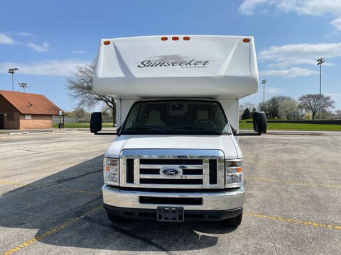 Jackpot Joe's RV #5 (The Vdara) UNLIMITED MILES 31ft *8 Sleeper* Drivable vehicle in Elk Grove Village