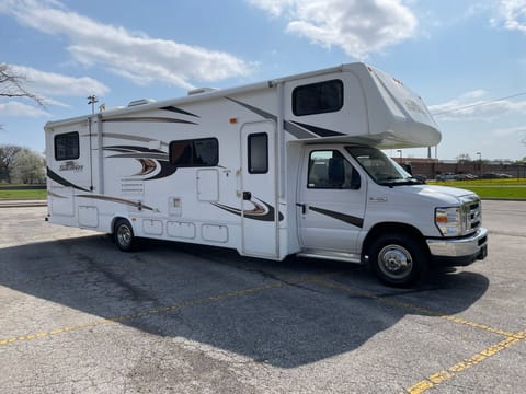 Jackpot Joe's RV #5 (The Vdara) UNLIMITED MILES 31ft *8 Sleeper* Drivable vehicle in Elk Grove Village