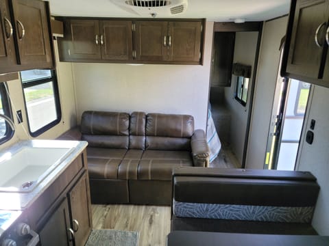 2018 Keystone RV Summerland 28ft Towable trailer in Brighton