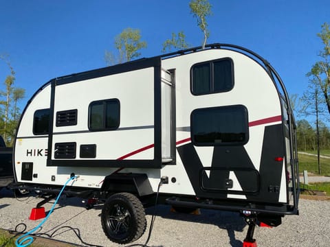 2022 Winnebago Hike, with bunks, outdoor stove, electric jacks, EASY set up Tráiler remolcable in Florence