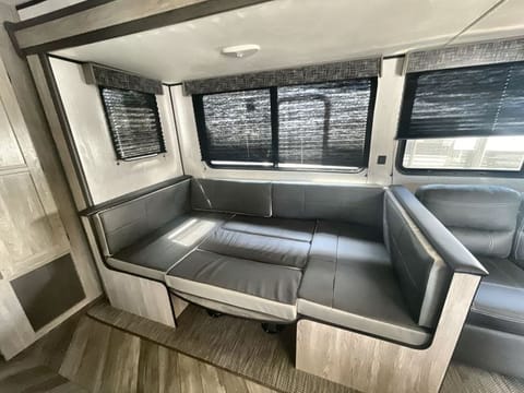 2022 PROWLER 320BH Towable trailer in Greenville