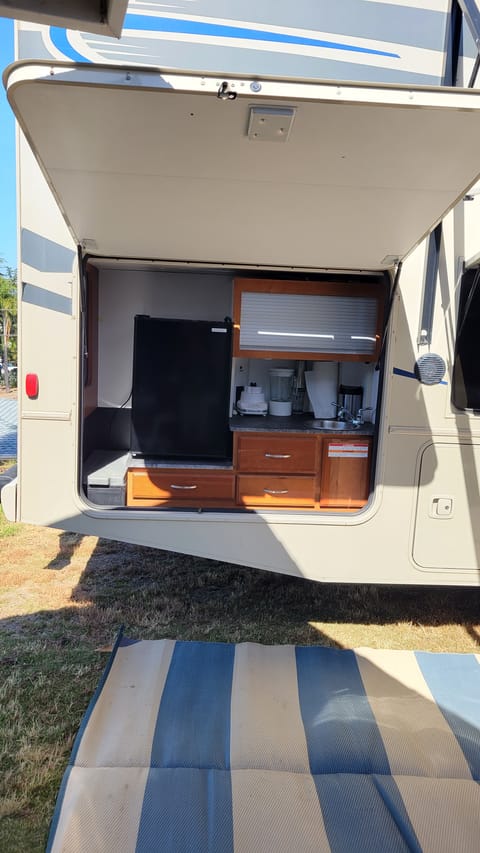 Clean and Roomy 30 foot 2018 Winnebago Vista Drivable vehicle in Vista