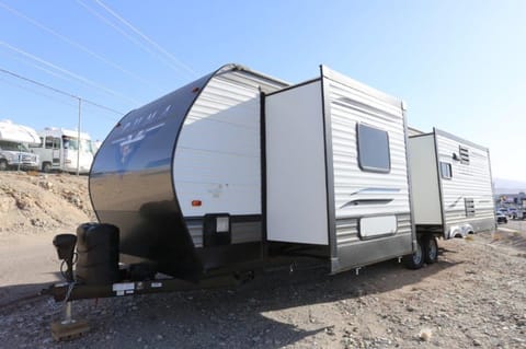 2021 Palomino Puma 31-RLQS Towable trailer in Mohave Valley