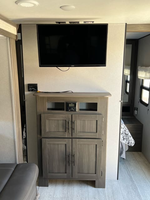 Shasta The Travel Trailer *Sleeps up to 8 Guests* Rimorchio trainabile in Apple Valley