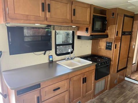 Great kitchen layout to make meal prep easy and accessible.