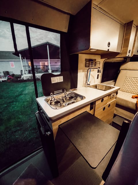 Off-Grid Camper Van - Family Friendly - 2022 Winnebago Solis - Class B Drivable vehicle in Lakeside