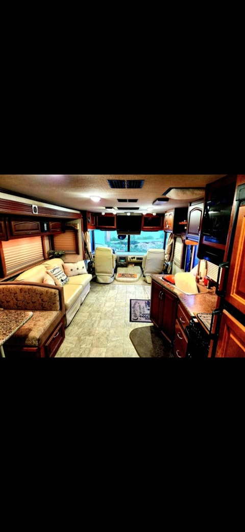 2008 Fleetwood Terra 34N LX2 Drivable vehicle in Yucaipa