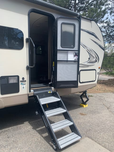 Family Fun! 2019 Forest River Flagstaff Micro Lite Towable trailer in Evergreen