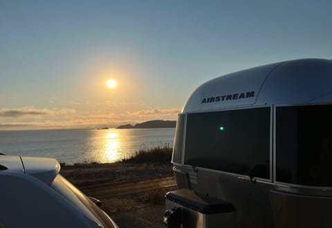 Airstream Caravel 22FB with upgraded 300W Solar Towable trailer in Los Altos