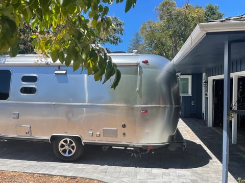Airstream Caravel 22FB with upgraded 300W Solar Ziehbarer Anhänger in Los Altos