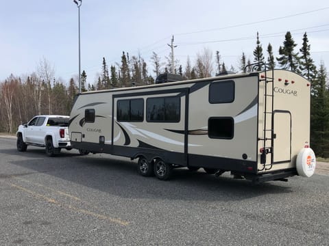 9 people Travel Trailer RV VANCOUVER ISLAND NANAIMO VICTORIA CAMPING RENTAL Tráiler remolcable in Nanaimo